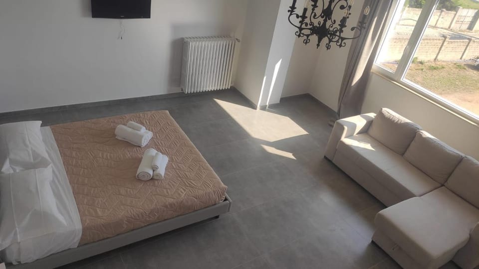 Bed, Photo of the whole room, Bedroom, internet, towels
