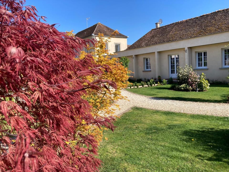 Riverside Lodge House in Chablis