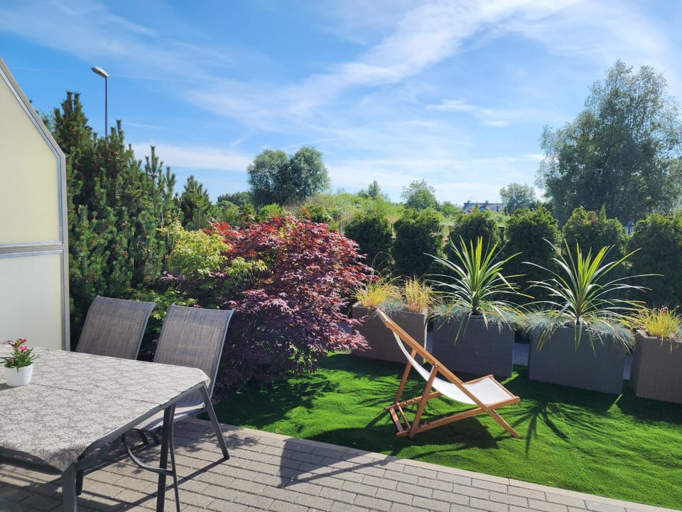 Patio, Garden, sunbed