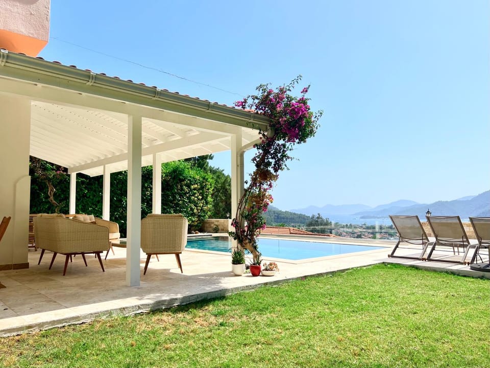 Patio, Spring, Natural landscape, Garden, Mountain view, Pool view, Swimming pool, sunbed