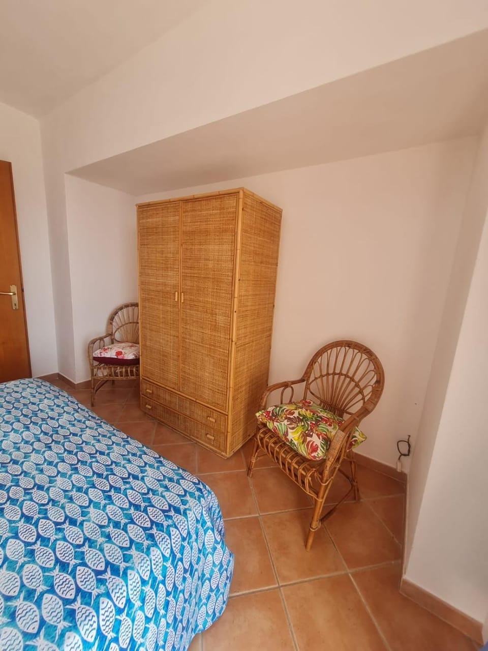 Bed, Photo of the whole room, Bedroom, wardrobe