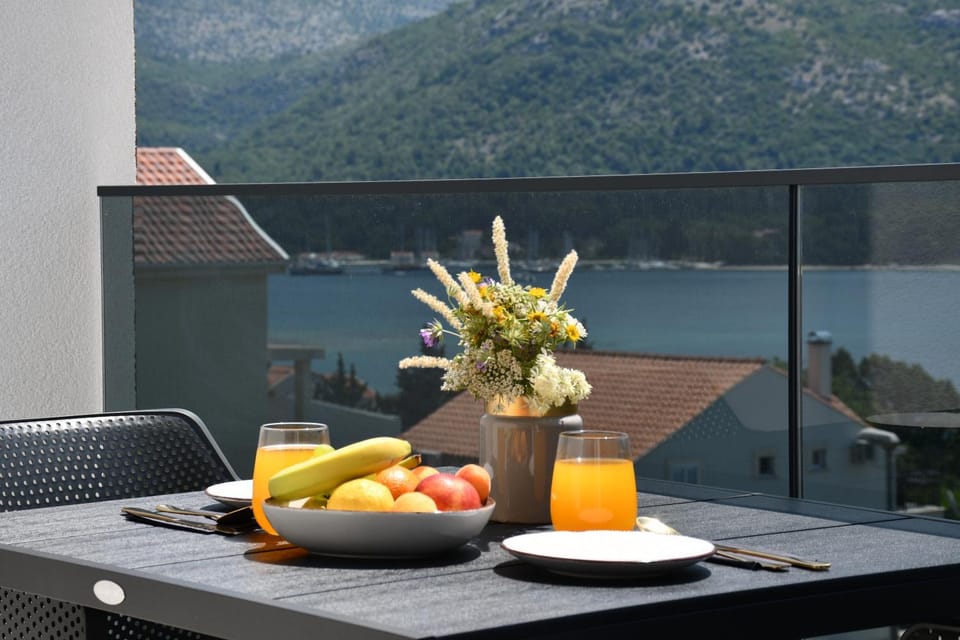 Day, Natural landscape, View (from property/room), Balcony/Terrace, Food and drinks, Food, Mountain view, Sea view, Drinks