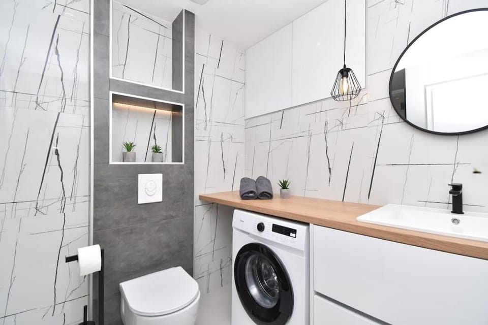 Bathroom, towels, washing machine