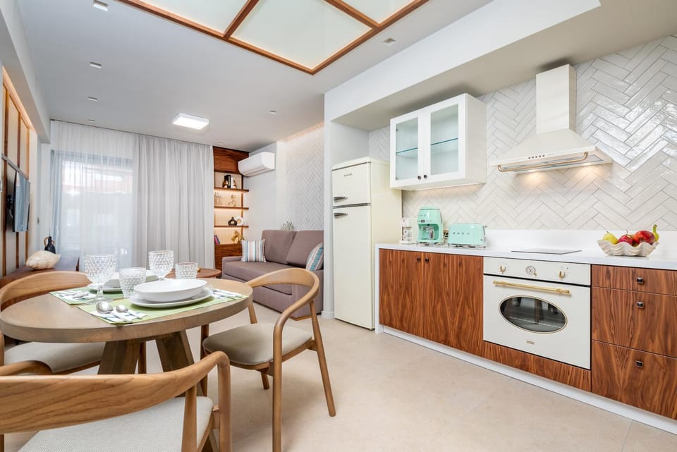 Living room, Seating area, Dining area, pet friendly, stove, toaster