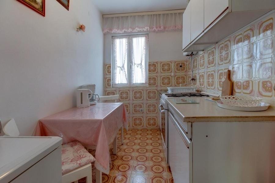 Kitchen or kitchenette, pet friendly