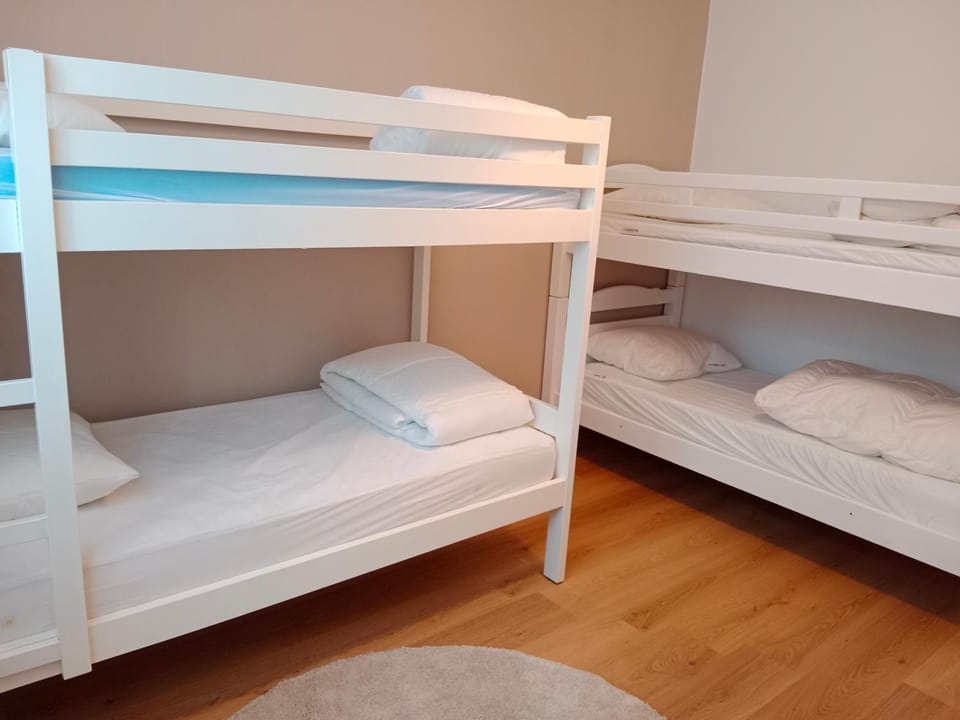 Bedroom, bunk bed