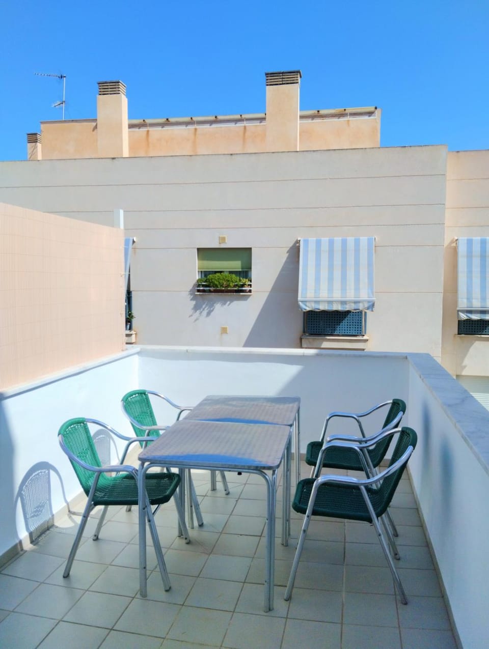 View (from property/room), Balcony/Terrace, Dining area