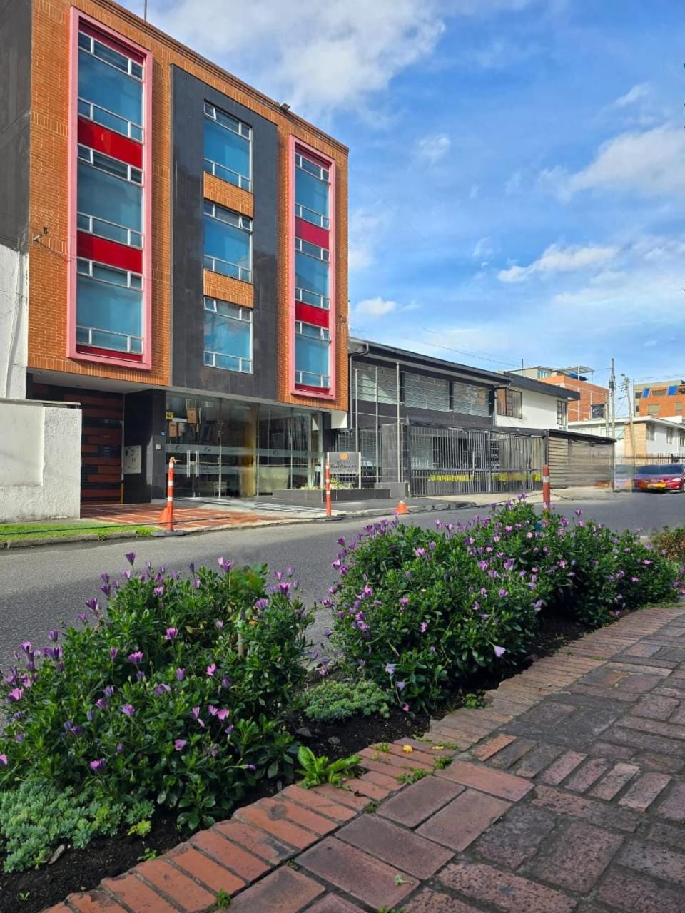 Facade/entrance