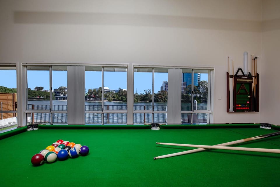 Chevron Riverside House in Surfers Paradise