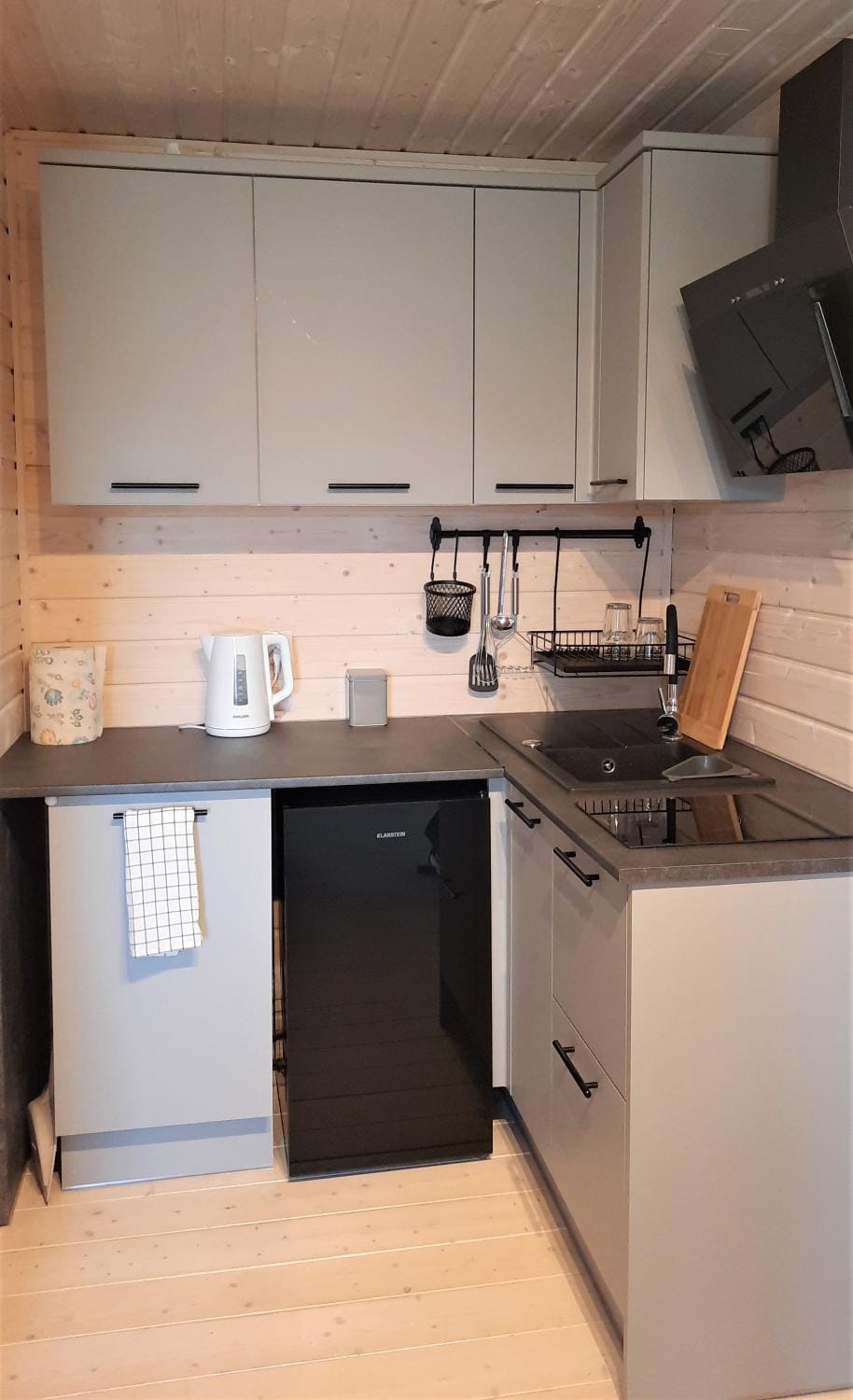 Kitchen or kitchenette, pet friendly, stove