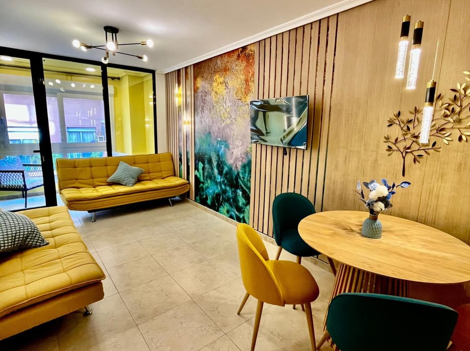 Day, TV and multimedia, Living room, Seating area, Dining area, furniture