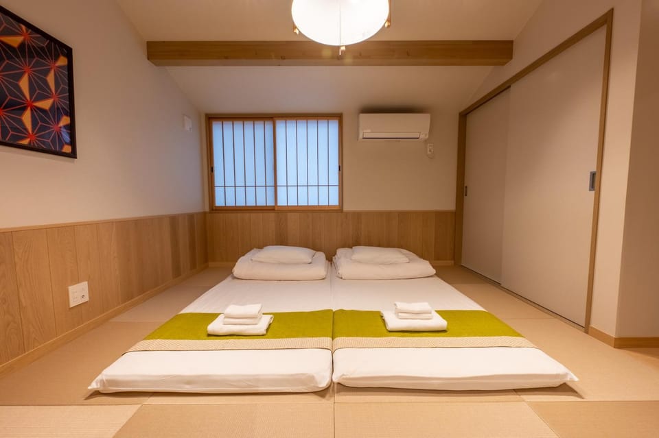 Bedroom, air conditioner