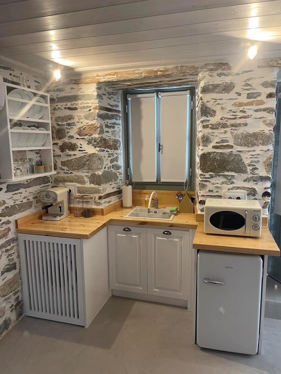 Property building, Kitchen or kitchenette, stove, kitchen