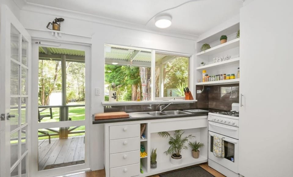 Kitchen or kitchenette, oven, stove