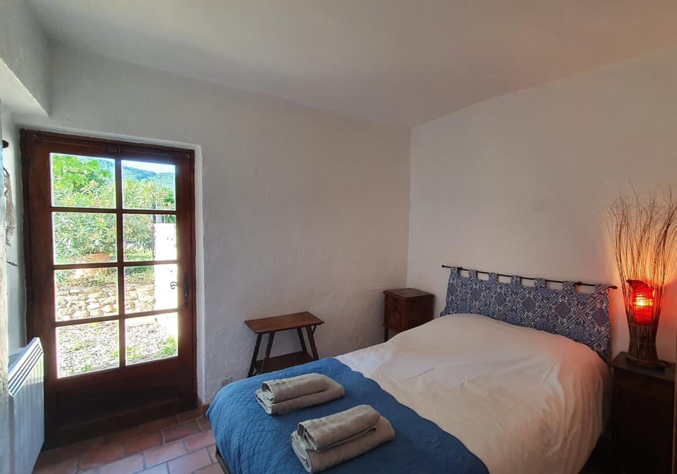 Bedroom, Garden view, towels