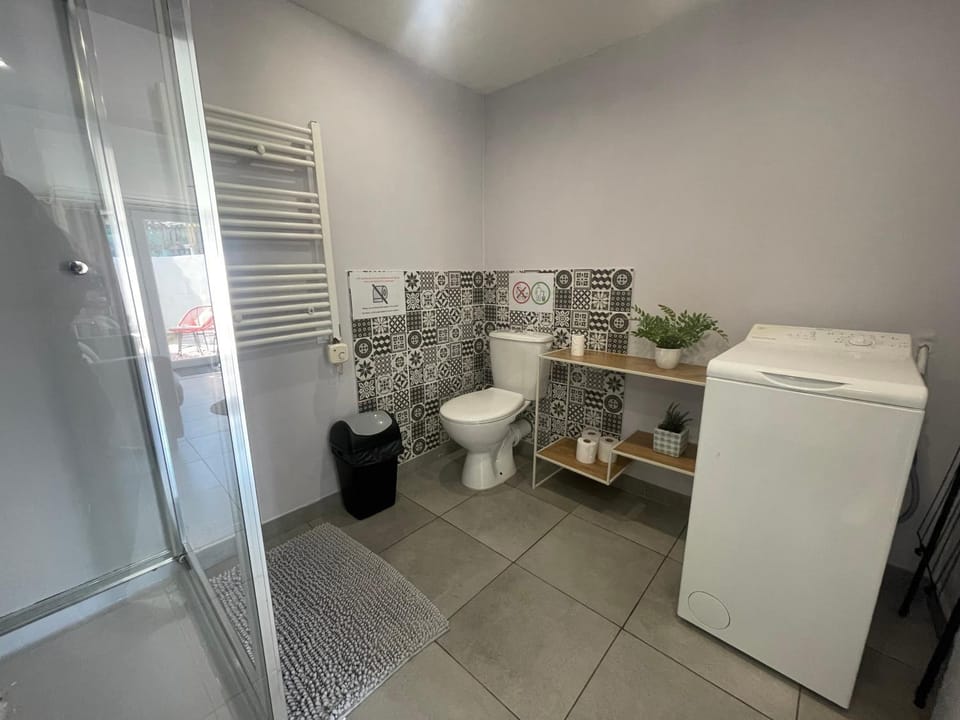 Shower, Bathroom, washing machine