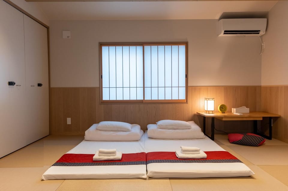 Bedroom, air conditioner