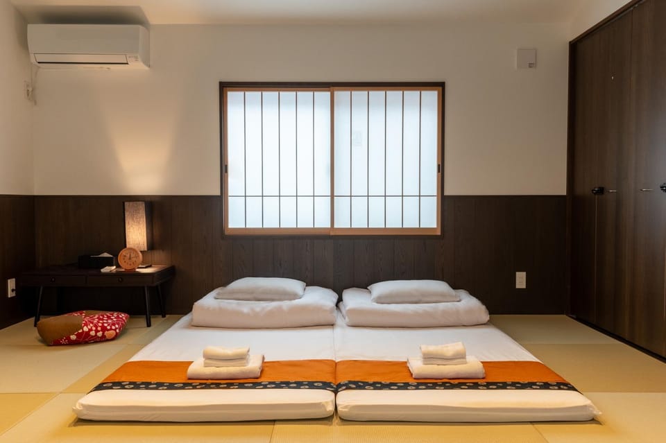 Bedroom, air conditioner