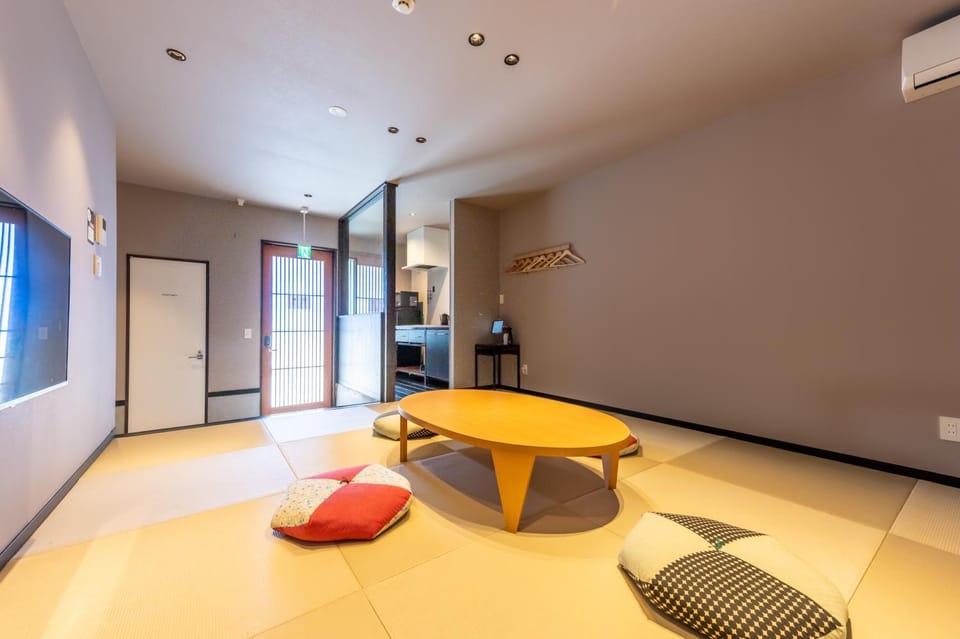 TV and multimedia, Kitchen or kitchenette, Living room
