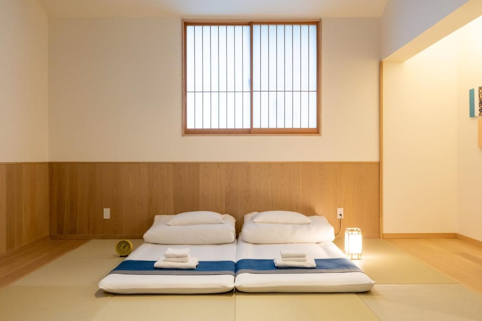 Bed, Photo of the whole room, towels
