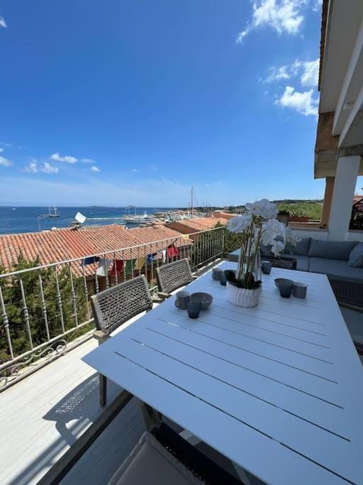 Property building, Balcony/Terrace, Dining area, Sea view