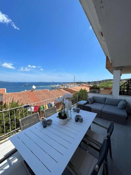 Patio, Natural landscape, View (from property/room), Balcony/Terrace, Dining area, Sea view