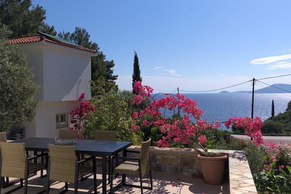 Les Maisonettes House in Samos, Greece