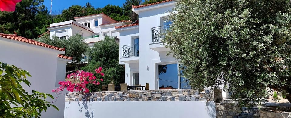 Les Maisonettes House in Samos, Greece
