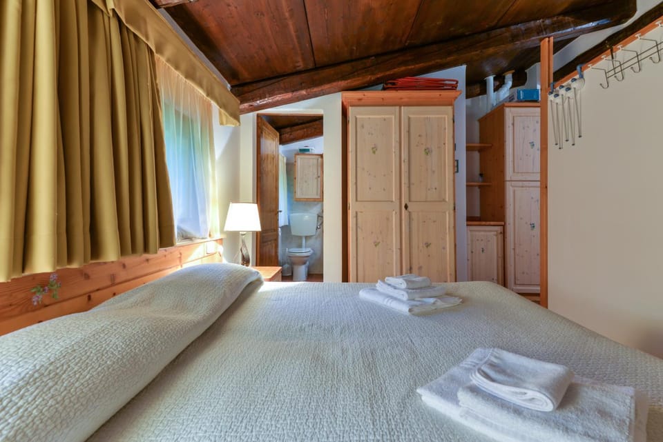 Bed, Photo of the whole room, Bedroom, towels, wardrobe