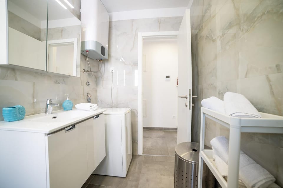 Shower, Bathroom, towels, washing machine, dryer