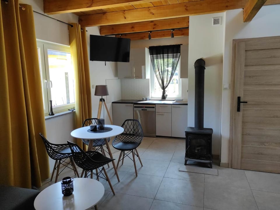 Communal lounge/ TV room, TV and multimedia, Kitchen or kitchenette, Living room, Dining area, minibar