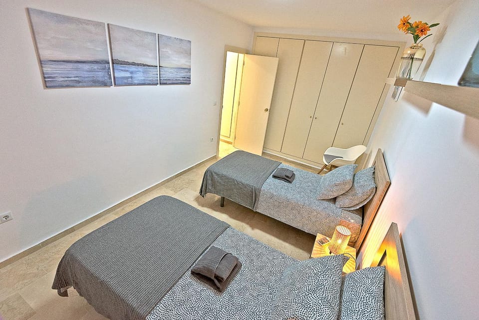 Bed, Photo of the whole room, Seating area, Bedroom, internet, towels, wardrobe, air conditioner