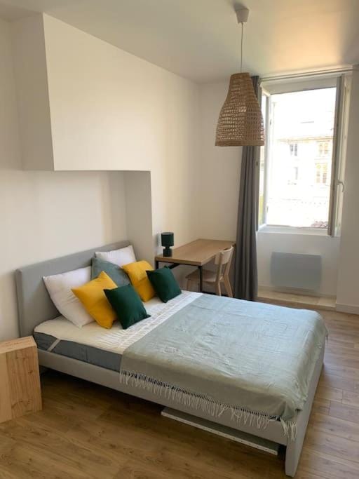 Bed, Seating area, Bedroom