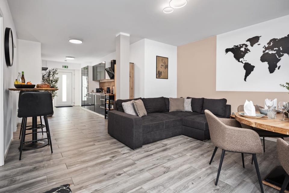 TV and multimedia, Kitchen or kitchenette, Living room, Seating area, Dining area