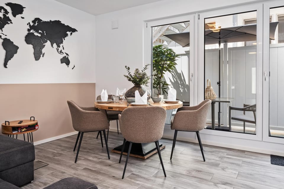 Living room, Seating area, Dining area