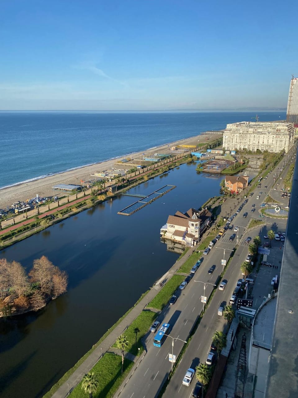 Nearby landmark, Day, Neighbourhood, Natural landscape, Bird's eye view, Beach, City view, Lake view, River view, Sea view, Street view, Location, Parking