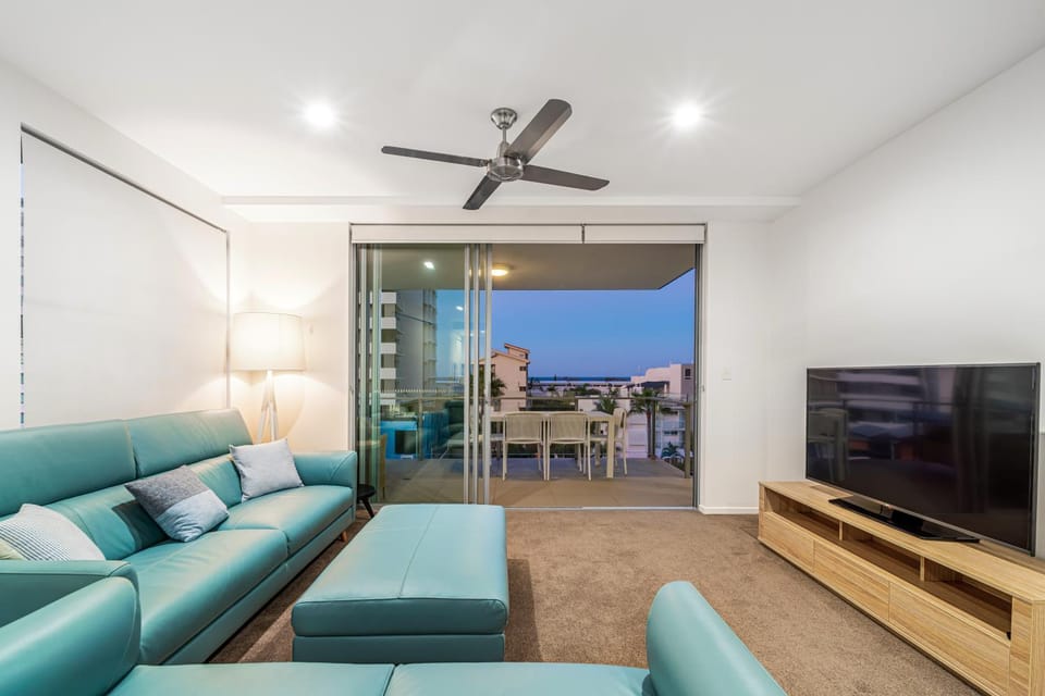 TV and multimedia, View (from property/room), Living room, Sea view