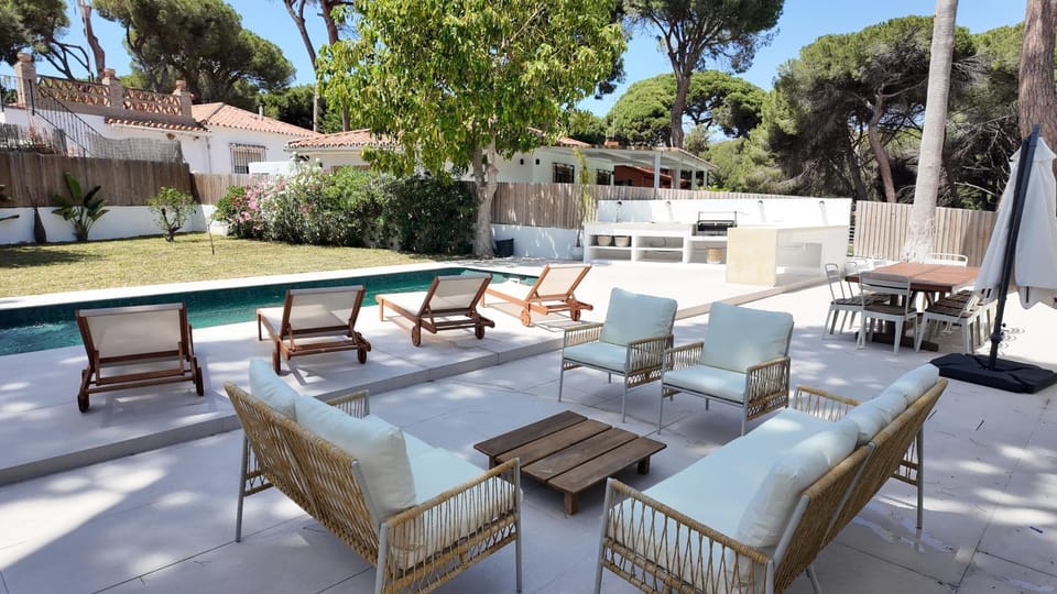 Casa Bahari near the beach with pool, BBQ, and lounge Villa in Marbella