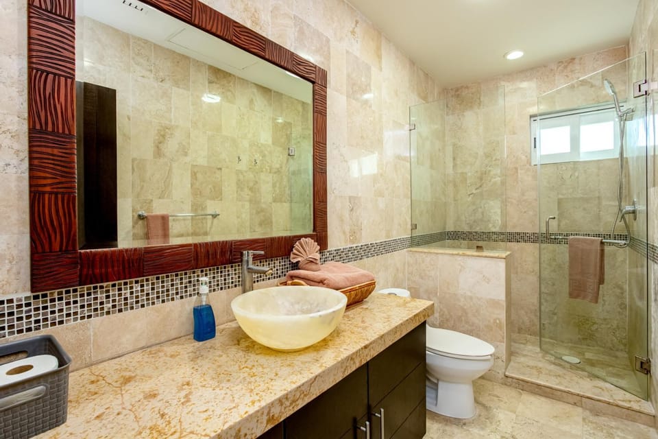 Shower, Toilet, Bathroom, towels
