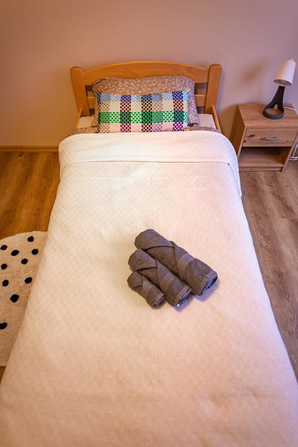Bed, Photo of the whole room, Bedroom, towels