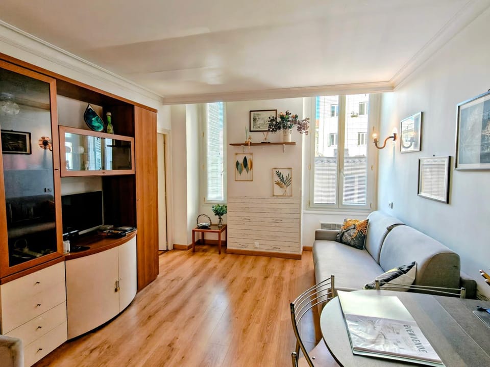 Central close to beaches and shops, up till 6 pers Apartment in Nice