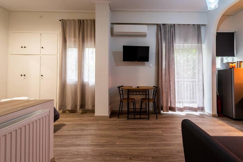 Studio Apartment next to Alsos Ilision Apartment in Athens