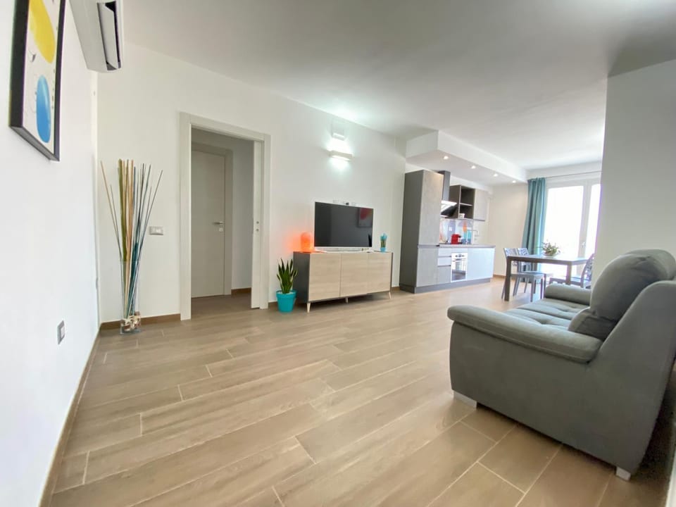 TV and multimedia, Kitchen or kitchenette, Living room, Seating area