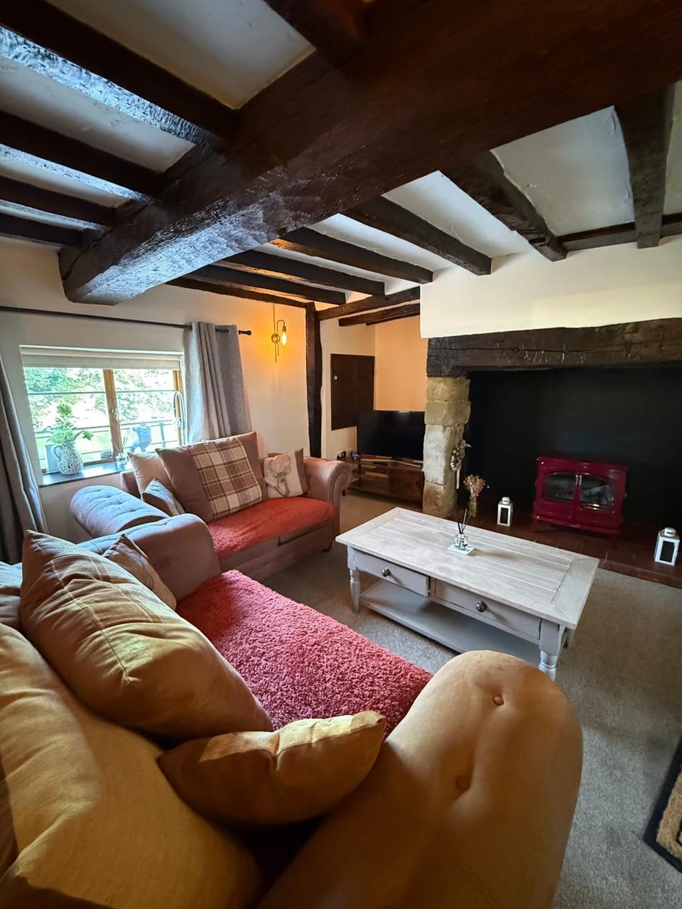 Bewdley River Cottage - Free private gated parking for 2 cars - River front location House in Bewdley