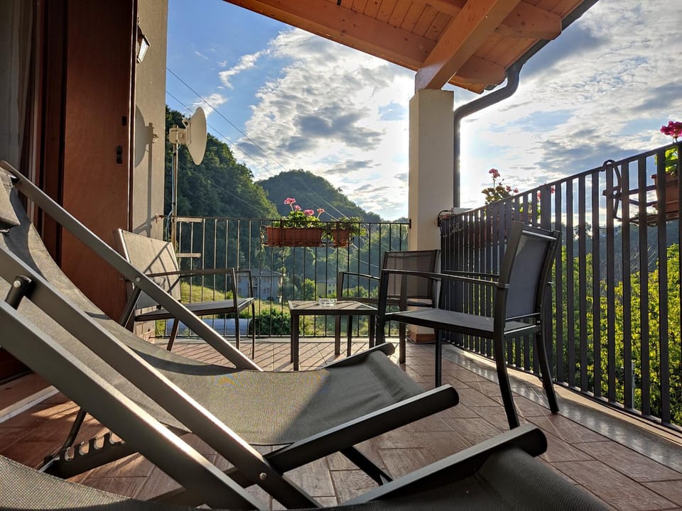 Patio, Spring, Day, Natural landscape, Summer, Solarium, View (from property/room), Balcony/Terrace, Dining area, Mountain view, hair dresser, sunbed