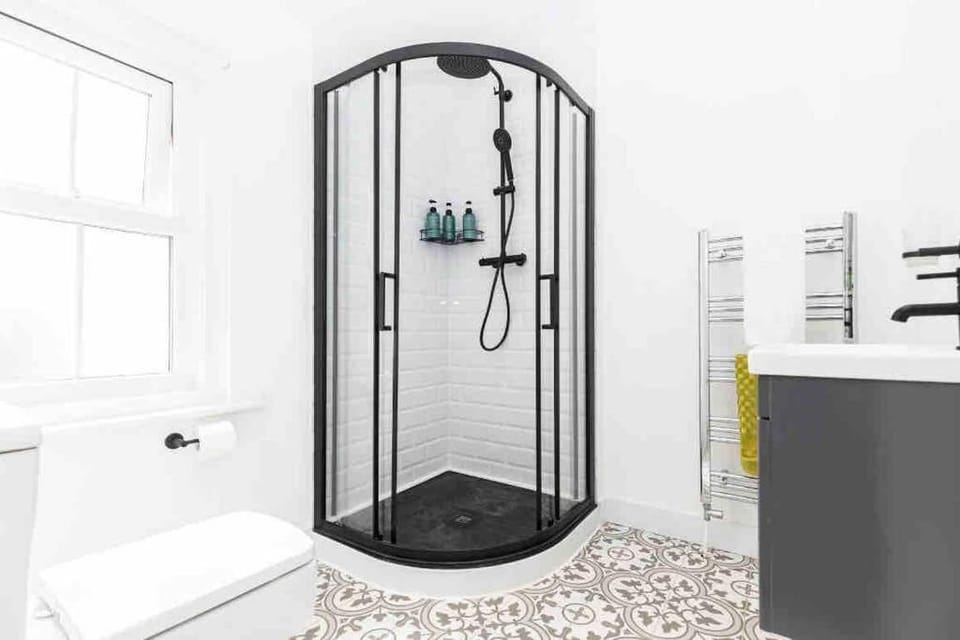 Sleeps 6 The Lovely Lymington Lock off Apartment in Lymington