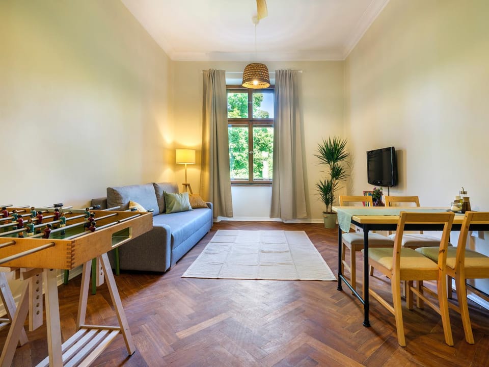 Bed & Beige Apartment / Kochanowskiego St Apartment in Krakow