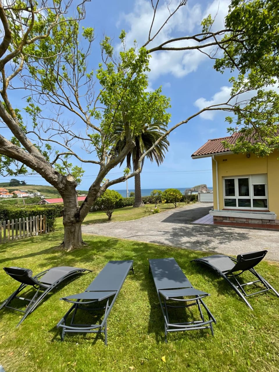 Property building, Natural landscape, Garden, Garden view, Sea view, sunbed