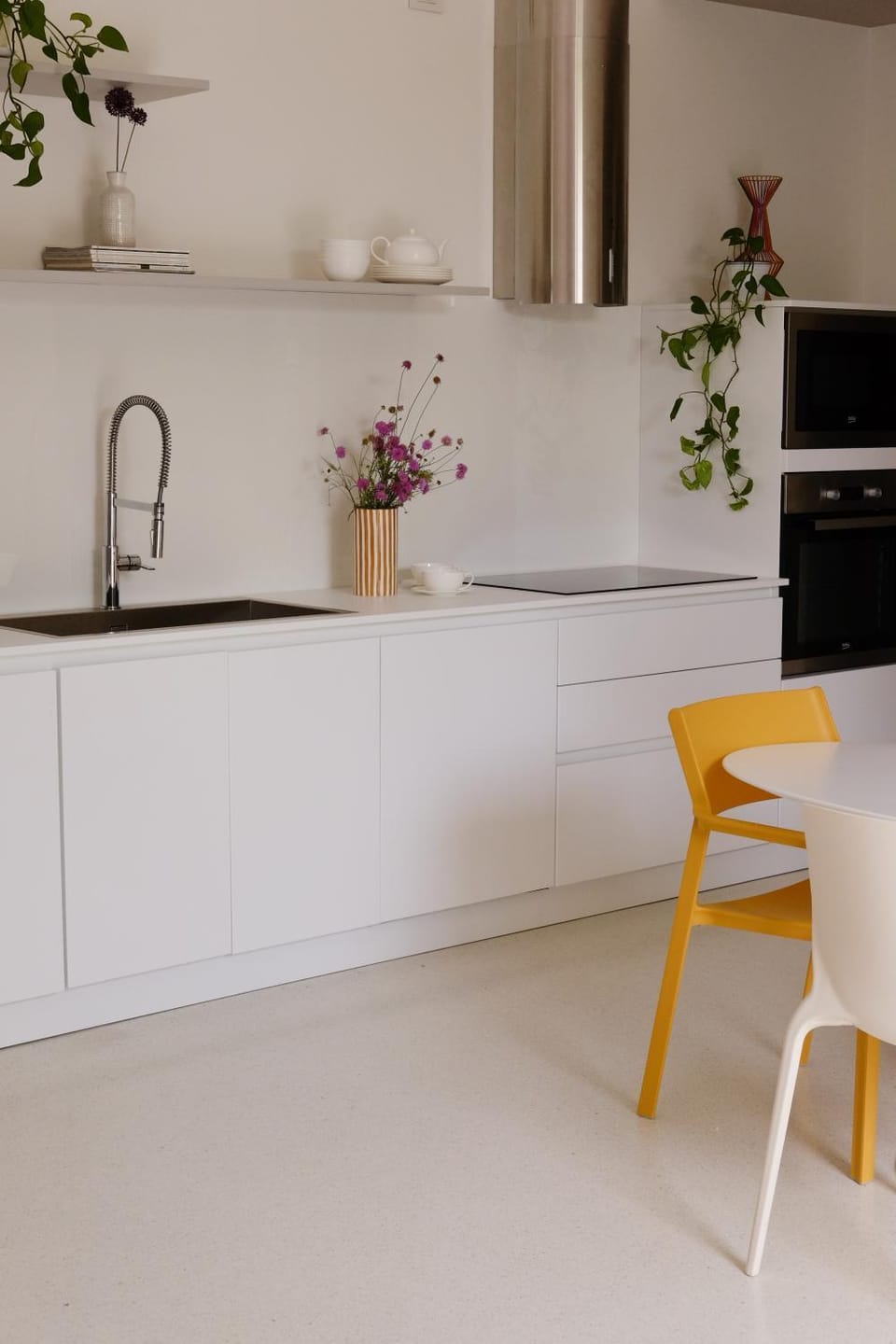 Kitchen or kitchenette, Dining area, minibar, pet friendly, stove