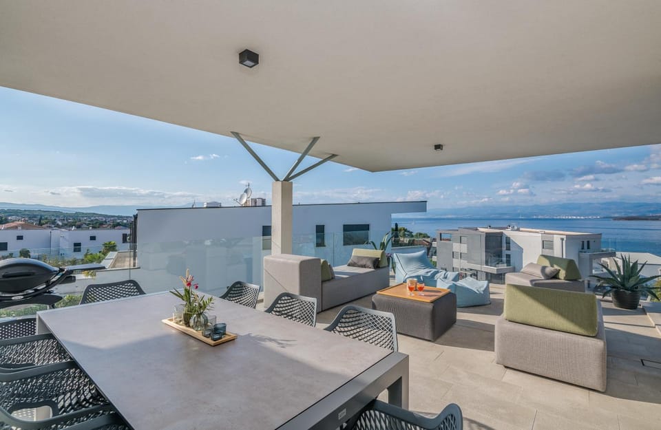 View (from property/room), Balcony/Terrace, Seating area, Dining area, Sea view